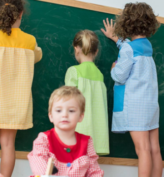 Por qué las batas de colegio están hechas con tela vichy