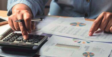 La Competencia que Ningún Curso Online Te Enseña: Finanzas Personales para Profesionales en Formación